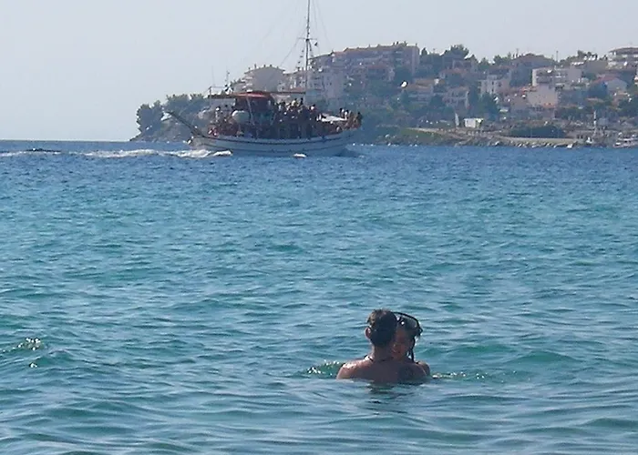 Petunia 2* Néos Marmarás