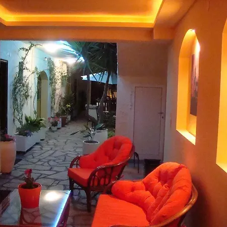 Petunia Hotel